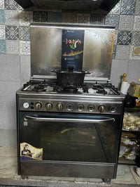 طباخ نوع ايطالي كلش نضيف خمس عيون للبيع ١٠٠ وبي مجال كله شغال  مكاني ا...