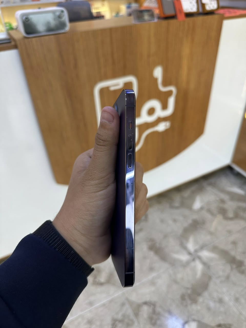 ايفون 14 برو ماكس للبيع فقط
ذاكرة 256

بطارية 95 

شاحن اصلي وياه 

يقبل شريحة الكترونية 

عنوان فلوجة شارع 40 

سعر 775 الف 

***********5
