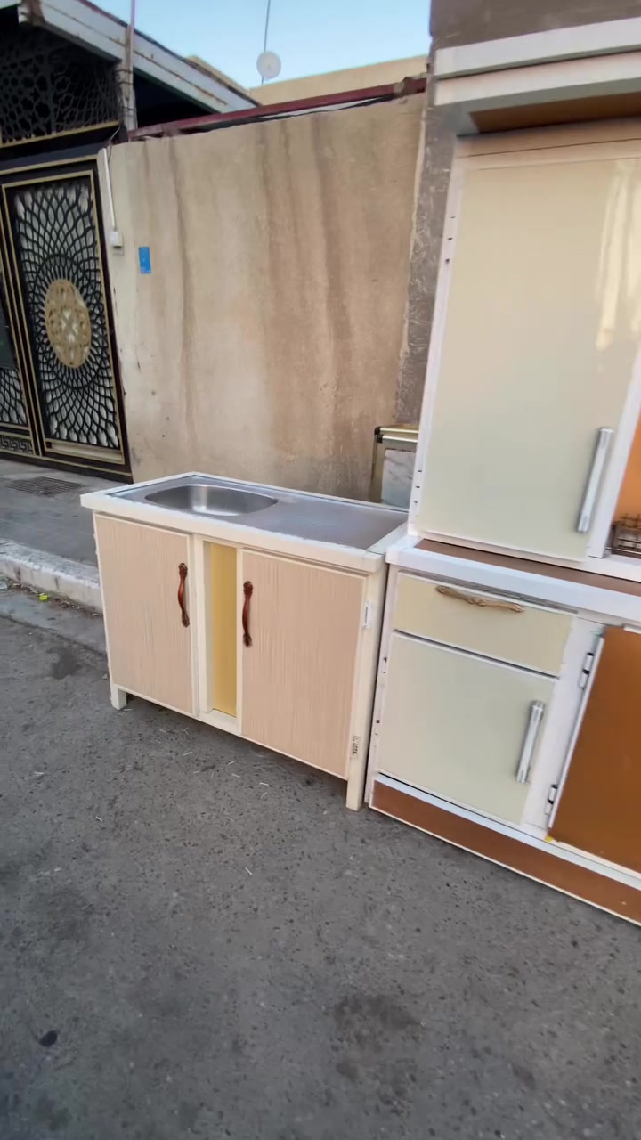 سلام عليكم كاونتر للبيع ستعمال قليل
مترين وسنك متر ستيل كلش نضيف 
العنوان البصره قبله بس شراي يراسل 
***********
