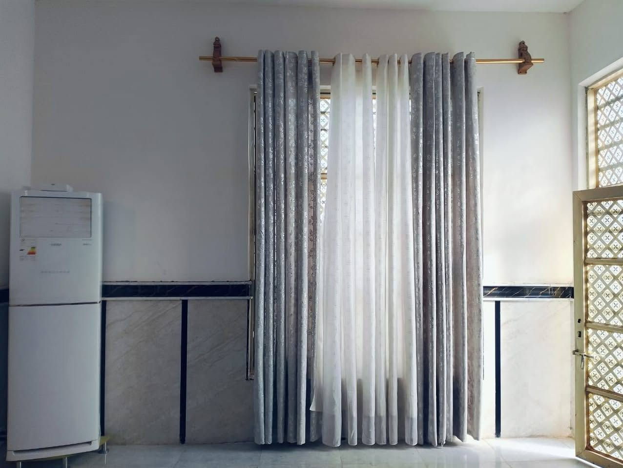 نص دونم زراعي سند 25طابو زراعي عشط توجد كل لخدمات تبليط ماء بيت مساحته 220بناء حديث والمساحه المتبقيه 900متر السعر 190العنوان حي العسكري شارع الساله ***********
