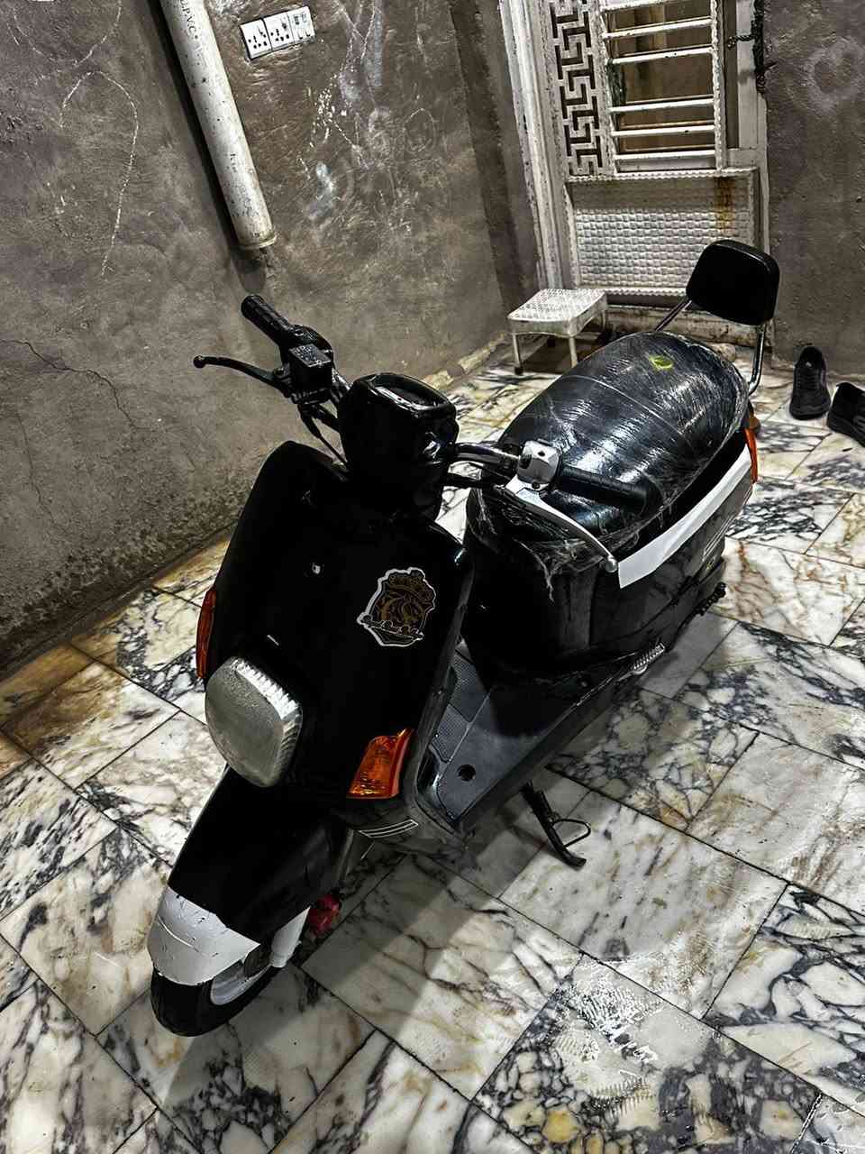 سلام عليكم دراجة للبيع بوليس 120دراجة شغالة من كلشي كهربائيات كلها شغالة مكينة مكفولة من النضوح ولتبخير ولمكينة مشيهة طيران هندر واحد اب كل وقت السلف بس البراغي امكطعة مالتة السعر 425 اوبيهة مجال مكان بغداد العبيدي شارع عشرين مال رئاسة رقم ***********
