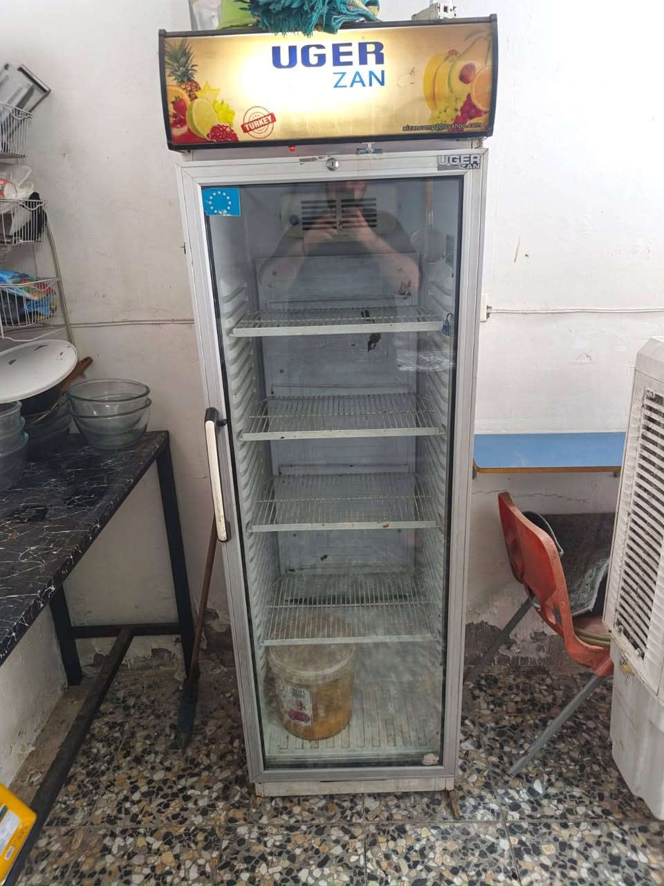 مطعم للبيع في الشعب شارع عدن خلف جامع الجهاد السعر  2 مليون ايجاره 175 ألف لعدم التفرغ صار أكثر من شهرين مغلق الاستفسار على الرقم
 ‏‪***********‬‏
