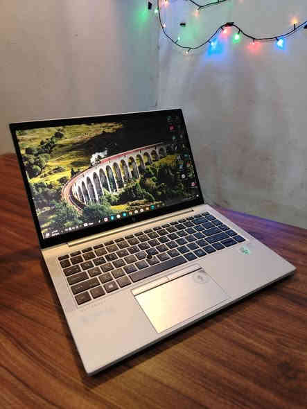 السلام عليكم لابتوب HP جيل 11 للبيع .
السعر 385 الف وبي مجال قليل .

اللابتوب مفول مواصفات
الجيل مالته جدا حديث الي هوة الجيل ال11 يعني سنه الإصدار مالته حديثه وادائه قوي.

فيس ايدي تعرف على الوجه .
حواف شاشة نحيفه ووزنه خفيف .

اللابتوب جدا نضيف وادائة قوي وممتاز يفيد الي عنده دراسة او العاب متوسطة او غيرها من الاستعمالات .

المواصفات :
المعالج intel cori5
الجيل : الحادي عشر (11)
كرت الشاشة : INTEL GRAPHICS 8GB
الشاشة : فول اچ دي (FHD) حجم 14.3 دقتها والالوان جدا واضحه وتشغل 4K بالمشاهدة .
الرام : 16G نوع DDR4 فدشي راقي .
الذاكرة : 256GB ssd M.2 
كيبورد عربي انكليزي ليزري .
كيبورد ميكانيكي .
سماعات ستيريو .
كامرة امامية واضحه
غالق كامره سلايد
بطارية اللابتوب ليثيوم تطول فوگ ال 4 ساعات ب الاستعمال المكثف .
سماعات بجانب الى الكيبورد 
المنافذ :
منفذ تايب سي للشحن
منفذ  تايب سي للبيانات 
منافذ USB 
منفذ Hdmi
منفذ سماعات
وغيرهن بعد.
المميزات:
كيبورد عربي انكليزي ليزري ميكانيكي .
لونه فضي من الخارج والداخل فدشي مرتب

الملحقات:
ملحقاته كلها موجودة واصليه
كيبل ثلاثي اصلي.
شاحنة اللابتوب الاصليه  .
جنطة لابتوب لونها اسود ومرتبه هم بعدهي جديده غير مستخدمه .

منصب عليه وندوز 10 برو مفعل مدى الحياة وحزمه الاوفس كامله كذلك مفعلة مدى الحياة .

اللابتوب كلش نضيف ومواصفاته قويه ومحترمه وتصميمه كلش مرتب . ومابي أي نقص كيبورد سماعات انترنت شاشة كامرة كله شغال وممتاز وماب اي نقص من اي ناحية .
وكلشي بي بعده جديد ونضيف مثل ماموضح.

السعر : 385 الف وبي مجال جدا قليل .

مكاني النجف والي يريده توصيل هم موجود ان شاء الله .

***********

(لابتوب للبيع النجف بغداد الانبار البصرة حاسبة محمولة منضدية دل dell hp pc laptops laptop computer )
