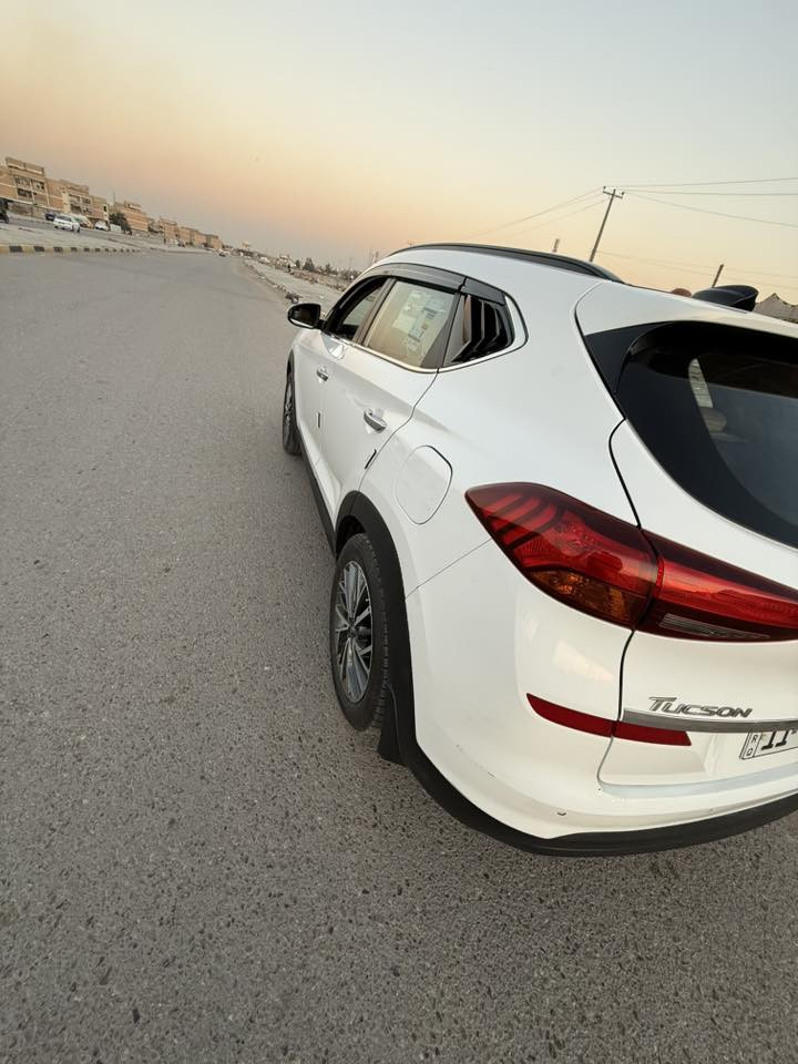 السلام عليكم  
توسان 2019 خليجي ماشيه 55 الف 
او مراوس سبورتج  2025 أنطي فرق
3 انظمه قياده سايد بريك رجل 
فتحه سقف بانوراما بيها بس بارد بالبنيد 
جاهزه من كلشي تخم تاير رقم بغداد إنكليزي 
بغداد المحمودية  السعر 210 بيها مجال قليل
***********
