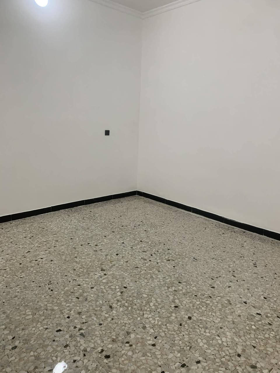 حي الاعلام الشباب مربع الذهبي 

طابق واحد 

صاله ومطبخ وخدمات وغرفت نوم

بناء نضيف موقع قريب ع شارع

اتصال ع ارقام 

***********

***********
