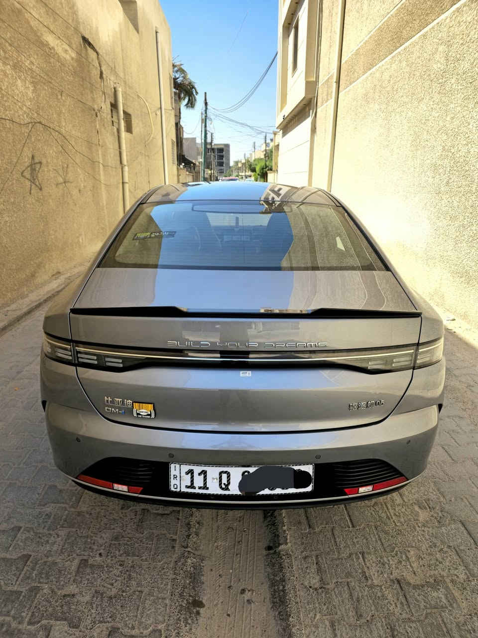 لسلام عليكم سياره BYD  دستوريل موديل 2025 السياره كفاله ماشيه 6الاف بأسمي السياره بعدها زيرو عله وضع الشركه كامل ملاحقات من كلشي وشادلة كماليات ودوشمة رقم الهاتف *********** مكان السياره بغداد بل كرخ
