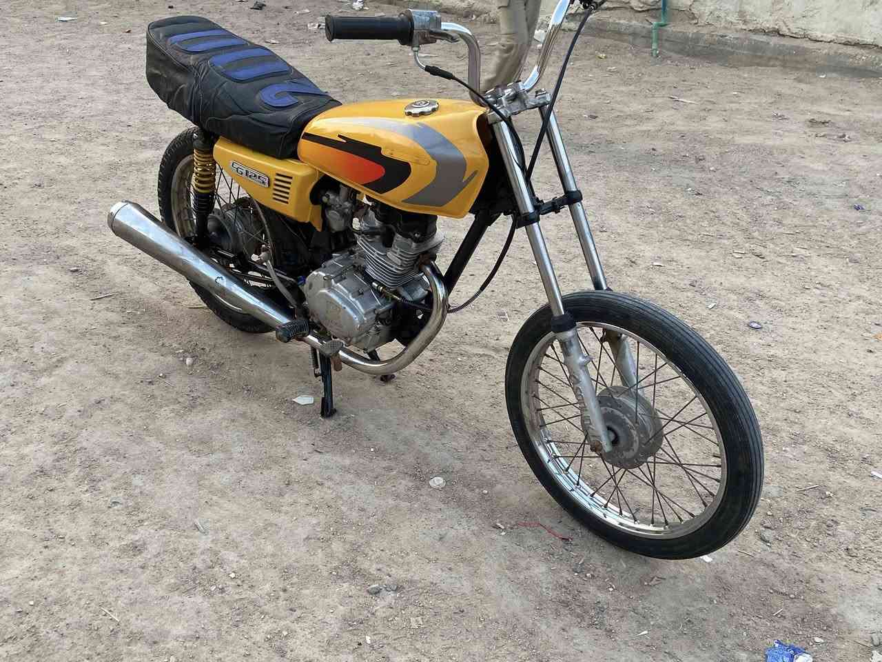 سلام عليكم لبيع دراجه أيراني أدوات مكفوله من سرقه مكينه تايكر دراجه نضيفه شلعه تخبل مكان بصره ٥ميل رقم الهاتف ***********السعر ٣٥٠ بيهً مجال
