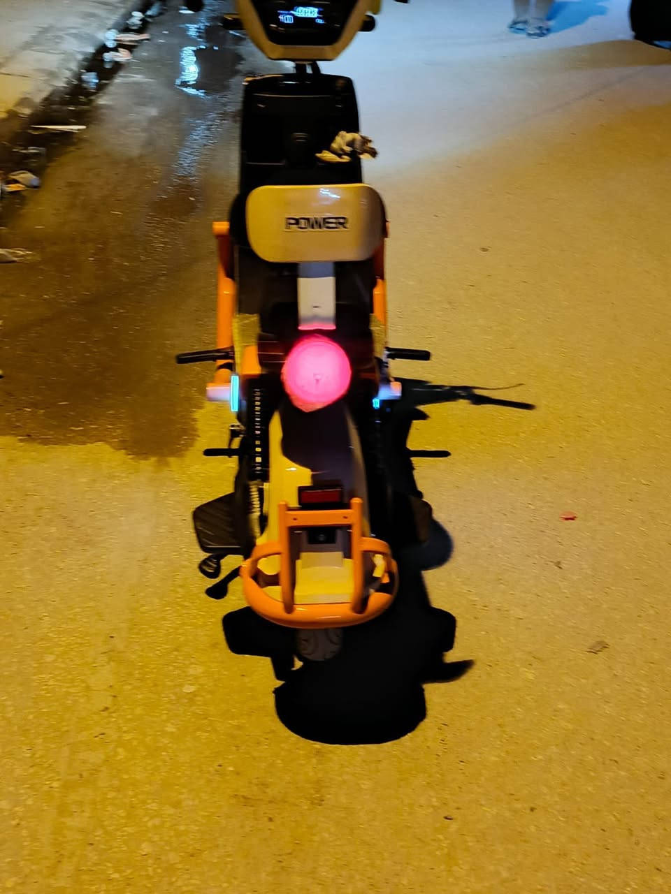 دراجة شحن لبيع حجم ١٦خمس بطاريات مال شركة مكاني نجف حي العسكري للتواصل معه هذا الرقم ***********
