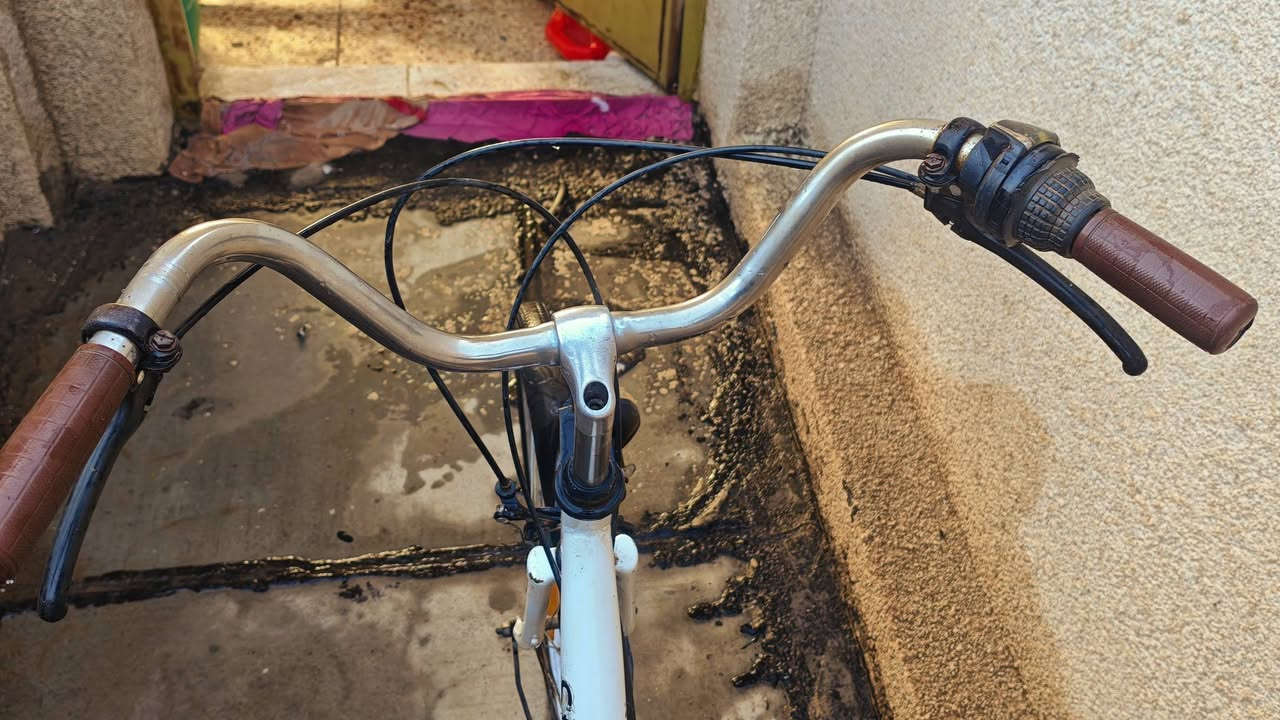 بايسكل بناتي ابيض السعر 60 المكان الشعب ***********
