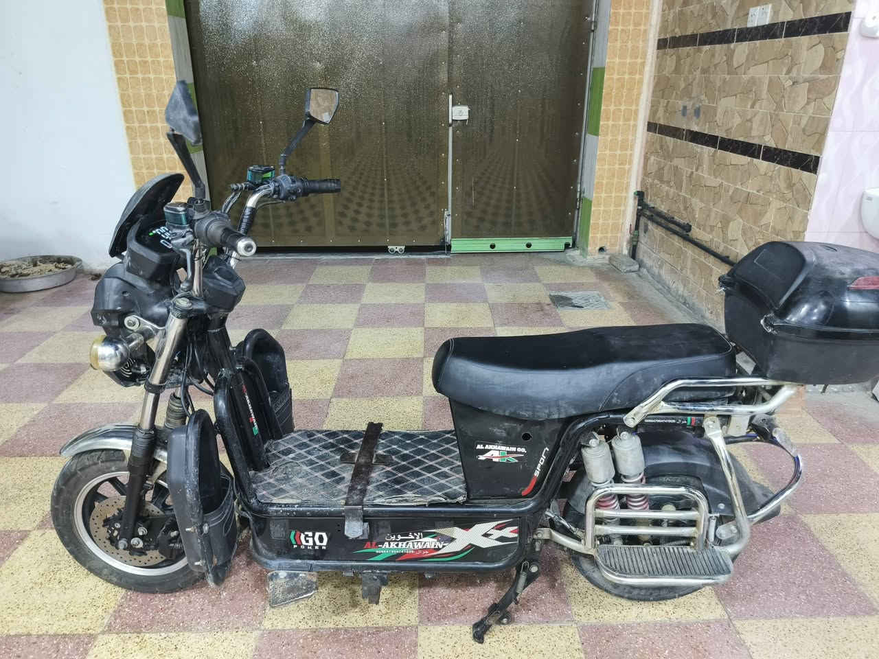 ماطور للبيع موديل 24 بطاريات 5 جبلي بطارياته ضعيفه شغال فقط بطاريات السعر 300 وبيه مجال الاتصال على الرقم *********** العنوان الرمادي
