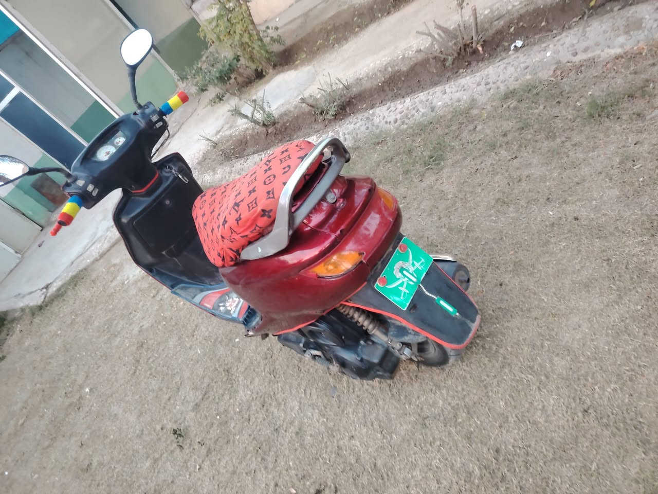 سلام عليكم ورحمة الله وبركاته دراجه فراشه للبيع العنوان بابل القاسم قرب حسينيه الشيخ احمد الوائلي  السعر خاص رقم الموبايل ***********
