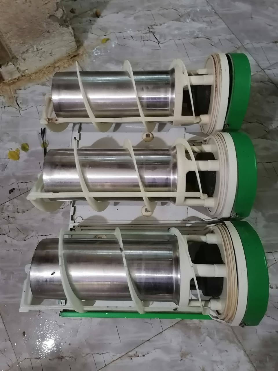 مكينه ازبري
براص إيطالي
٣ حوض واحد َن احواض بوربرن مالته واكف
حوضين شغال طبيعي وتجميد خير من الله
السعر مطلوب ٦ اوراق بيها مجال 
***********
