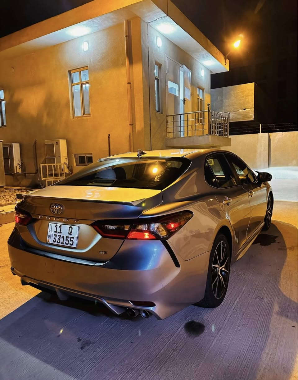 ‎سلام عليكم ورحمة الله وبركاته 
للبيع للبيع 
‏Toyota Camry 2023 se 
مواصفات : 
1-فتحه
2-بصمه 
3-كشنات جلد 
4-كشن تحكم كهرباء 
5-لايت زنون + متحسس عالي ناصي
6-محرك 2500🏁
7-تحديد مسار 
8-مانع تصادم
9-شاشه تدعم CarPlay
10-كامره خلفيه ب3 تحكمات 
11-مراية وسطيه متحسسه للضوء العالي 
12-اشاير بالمري 
13-متحسس بالمري الجانبيه عن قرب السيارات 
وبعد مواصفات الـse معروفه 
حادث السياره بنيد + جاملغ جهة السائق ايرباك دركة فقط والباقي كفاله 
السعر✅ 195💹وبيه مجال 
السياره رقم بغداد بأسمي 
مكان السياره كربلاء المقدسه مركز المدينة 
للاستفسار//***********

