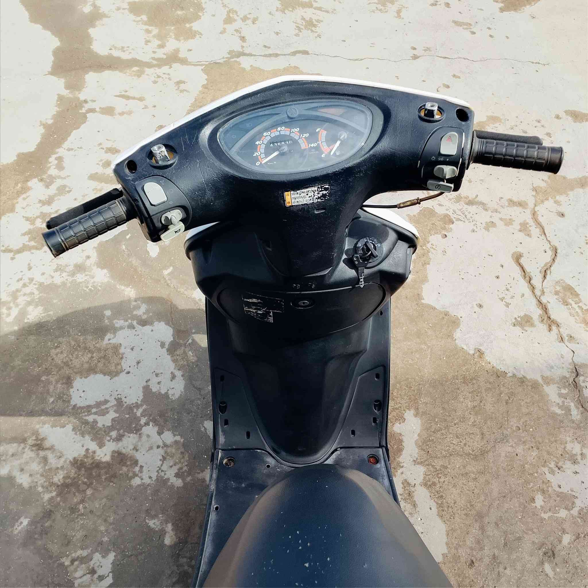 السلام عليكم ماكس 140 للبيع نضيفه كلشي شغال بيه مختمه كفرات بلادي اشاير كلوبات دشبول كه شغال وبيه مكينه جديده قبل يومين جفتته يعني رجعت جديده السعر 350 مكاني حله حي الجزائر ***********‬‏
