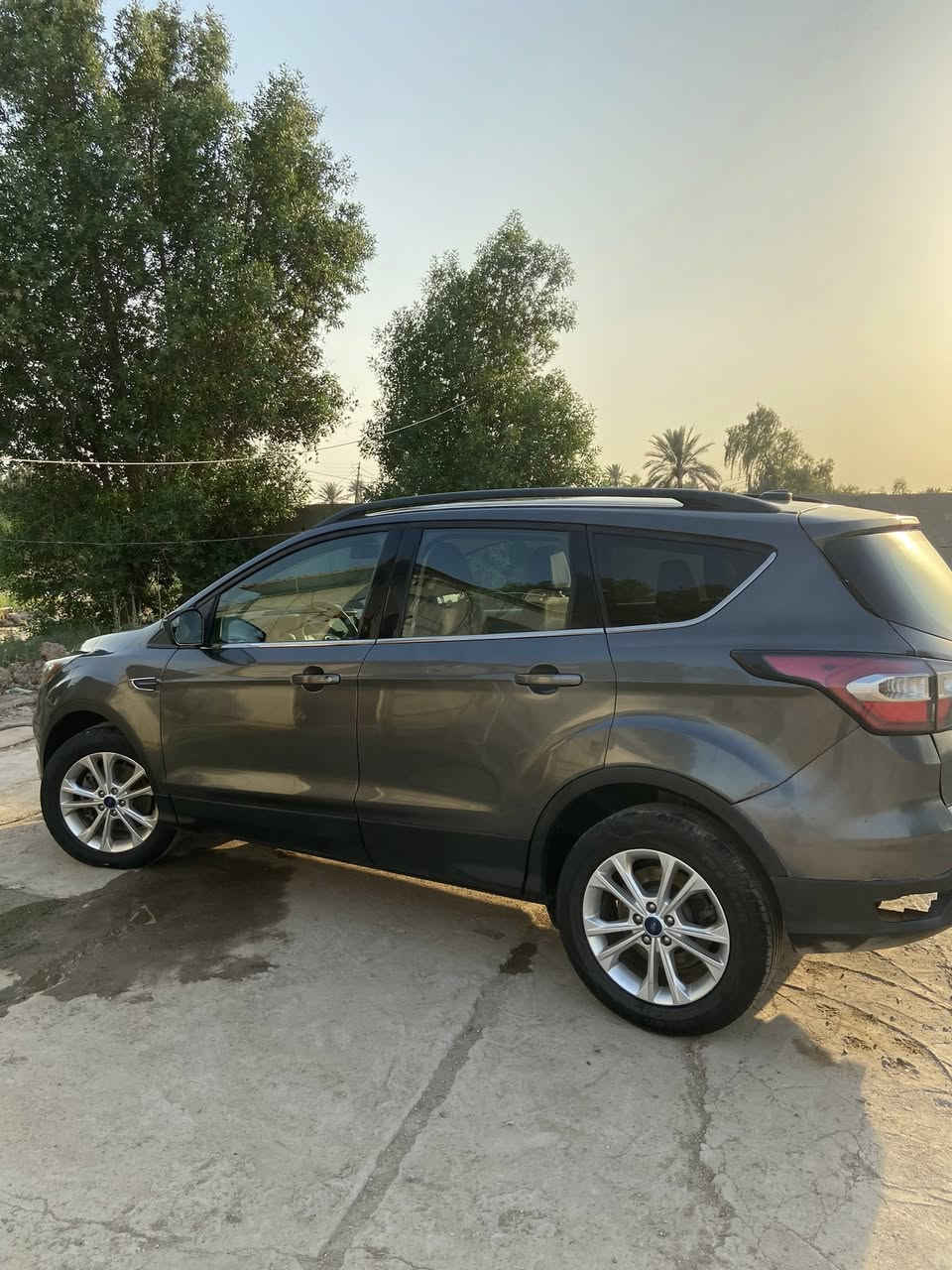 فورد سكيب موديل 2017 للبيع
موصفات SE محرك 1500تيربو 

كاميرا خلفيه

مثبت سرعه 

تحكمات ستيرن 

تبريد ثلج

محرك گير  كهربائيات كفاله شرط على وضع الشركة

إيرباكات كله سليمه 

رقم بغداد 

فور ويل AWD 

تحويل ثاني يوم 

الحادث مثل ما موضح بصوره فقط باب الجنطه مصلح بدون تبديل باقي السياره كفاله من التبديل والصبغ 

السعر 110$  وبيه مجال للشراي 

للتواصل ***********

مكان السيارة بغداد المحموديه

