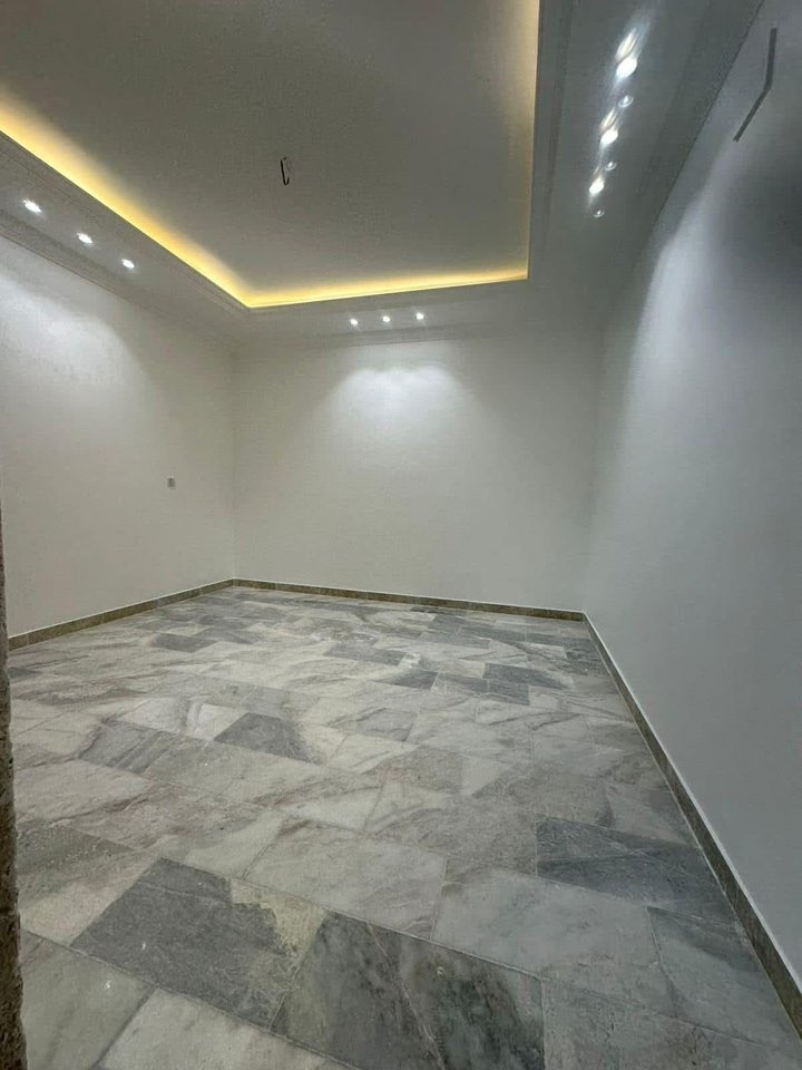 🏡دار حديث للبيع🏡
🔺 المساحة :٩٥م مميز
🔻الواجهة:٤.٧٥م. النزال:٢٠م 
🔹سنة البناء :٢٠٢٤
     🔶الطابق الارضي:     
       🔸️مدخلين 
       🔸استقبال
       🔸️صالة 
       🔸️مطبخ (حار + بارد)
       🔸️خدمات صحية 
       🔸️غرفة نوم كبيرة
       🔸منور جانبي  
 
🔶الطابق الاول:  
       🔸️عرفتين نوم كبيرة (سويت)       
       🔸صالة 
       🔸️خدمات صحية 

📌موقع الدار/ حي البنوك خلف شارع الميثاق
🔶شارع 15+ رصيف 
_____________________________________________
للاستفسار مراسلة الصفحة على الخاص 
او الاتصال على الارقام التالية:
☎️***********
📞متوفر واتساب+واتساب

او مراجعة⭕ مكتب الدار للوساطة العقارية⭕
📍 عنوان المكتب: حي البنوك بداية شارع الكنيسة من جهة الجسر
