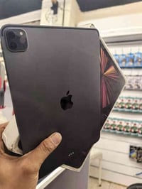 ايباد البيع   11 جيل ال٣  M1 ٢٥٦  باتري.   مافحصه بس فوك ٨٠ وتساب 0773...