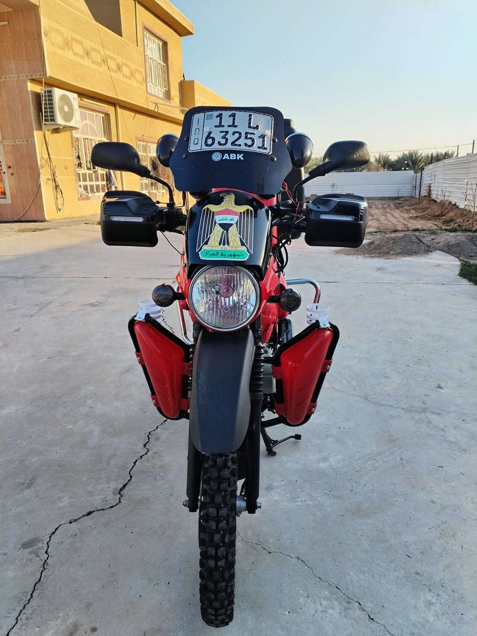 السلام عليكم شباب دراج بوكسر موديل 2023 مرقمه رقم بغداد دراجه ماشيه 17الف والدراجه كلش نضيفه وما متعوبه وحيل مداريهة السعر خاص الشراي يتصل ويدلل ***********
