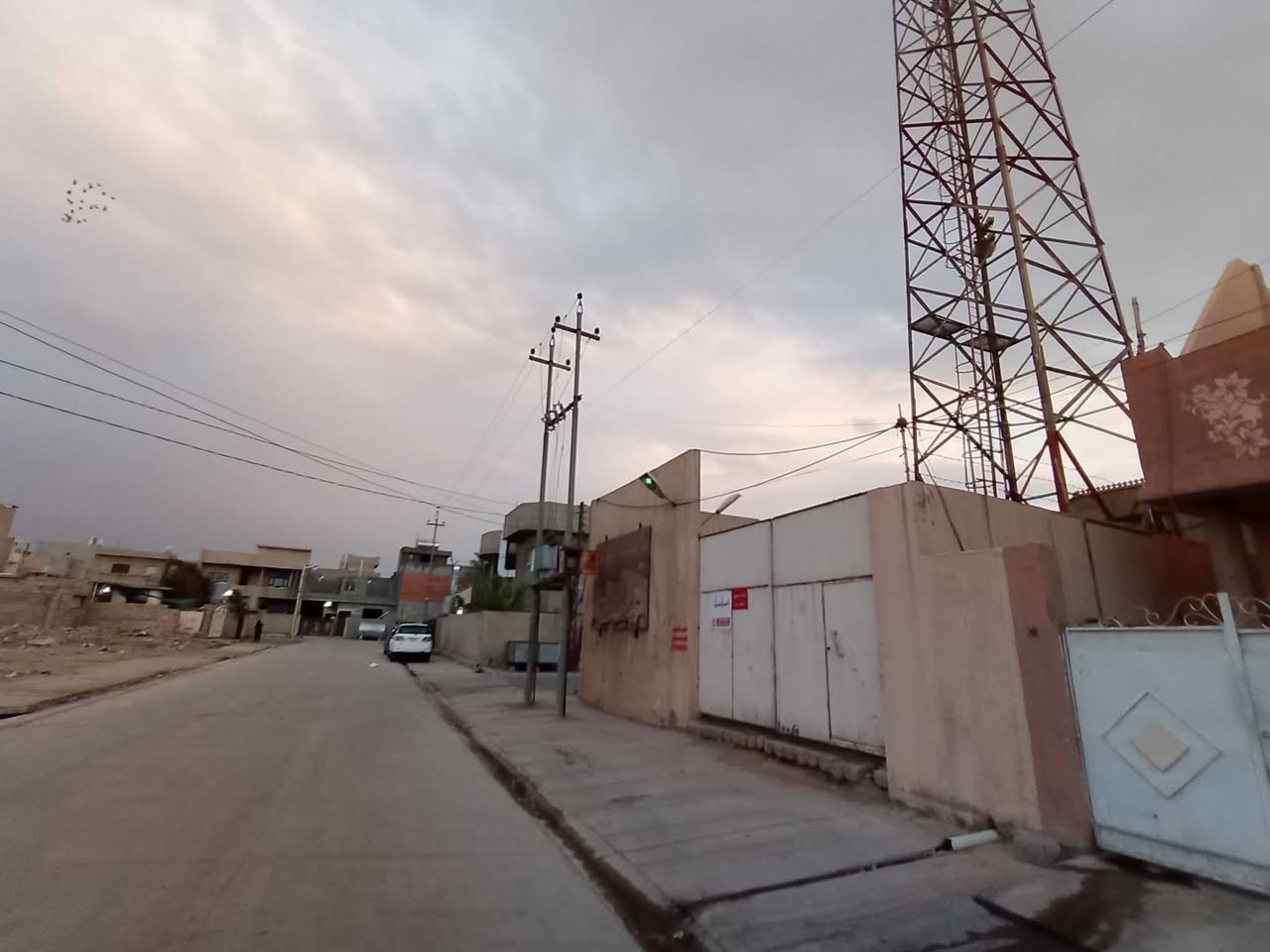 قطعة أرض طابو ركن مع برج اسياسل للبيع
الوارد السنوي / ٣٢٥٠٠٠٠ دينار
العنوان / كركوك حي النصر الثانية قرب مستشفى الولادة والأطفال 
المساحة / ١٥٠ متر ركن
الواجهة / ١٠ أمتار في ١٥ متر
للاتصال / ***********
