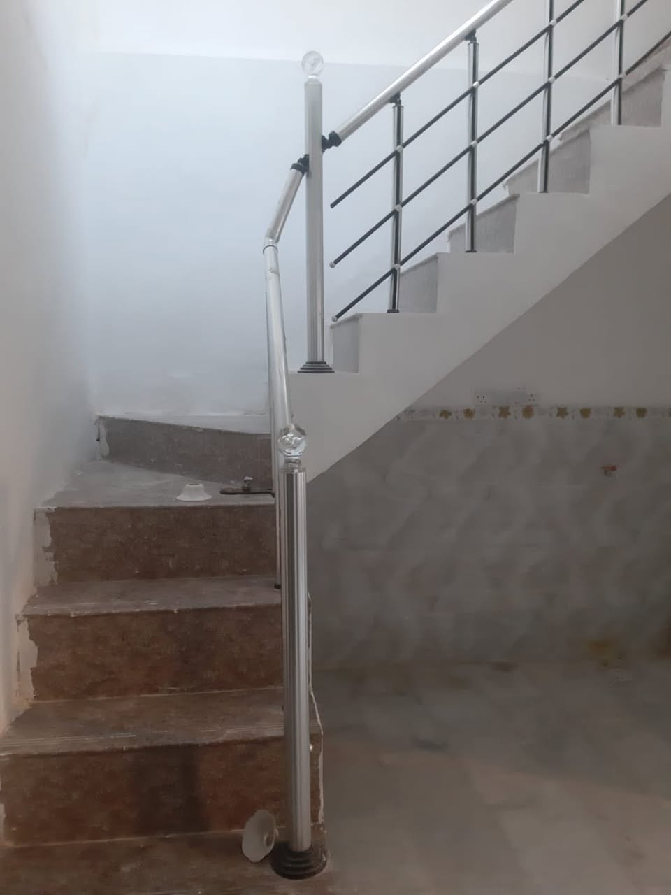 بيت 🏠 50 متر طابوق مسلح ارضيه مرمر جاهز للسكن حي العباس خلف ألعاب عبسي من صاحب الأرض مباشر بيع مستعجل السعر (٥٥) قفل 🔐 
***********
