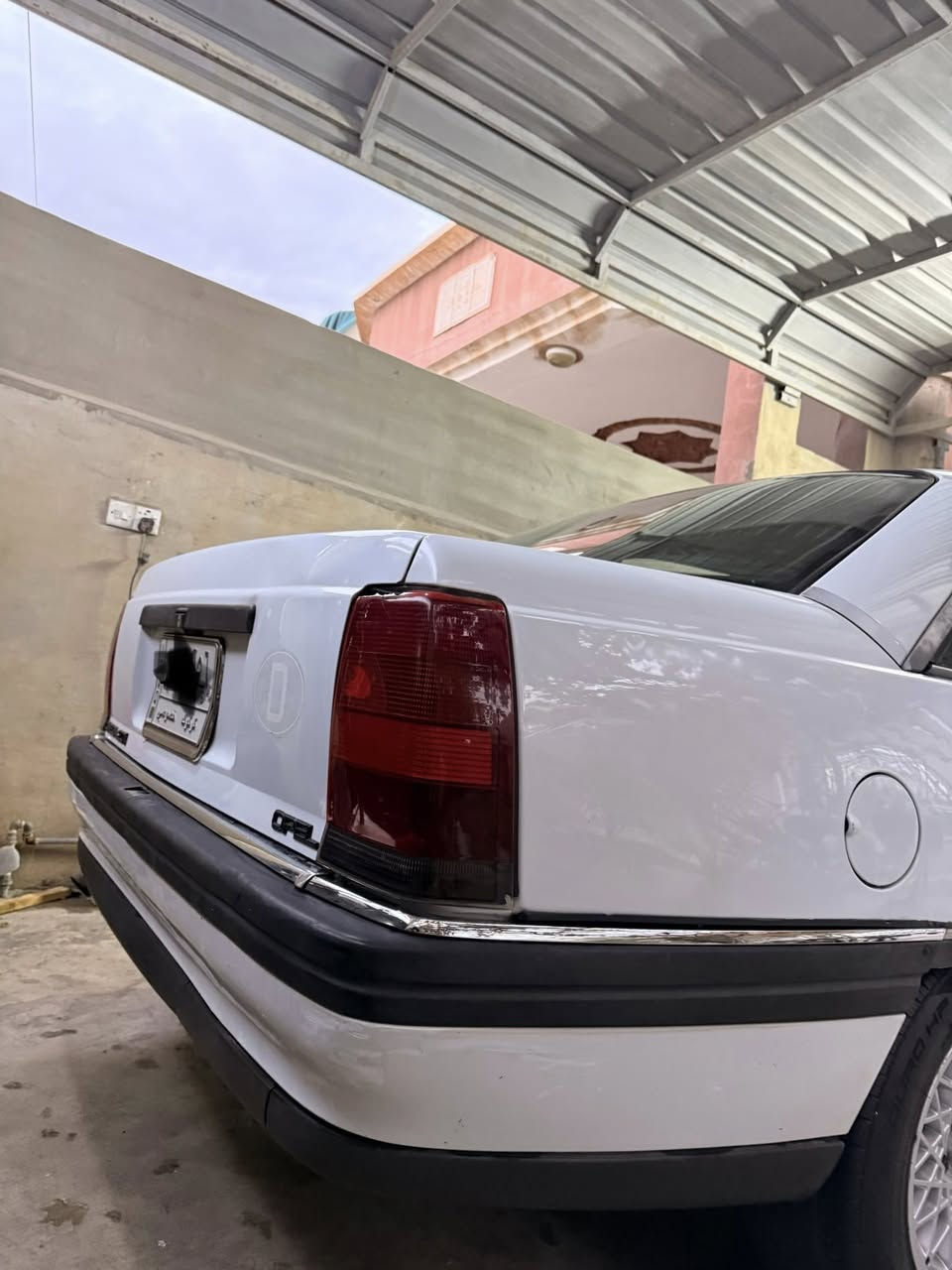 سلام عليكم للبيع اوبل اوميكا موديل ١٩٩١ 
رقم كركوك سنوية مشروع وطني لحد٢٠٢٩
محرك ٢٠ بلادي محرك كير كلها بلشرط 
كهربائيات كلها شغال 
قفل مركزي تخم تايرات جديد 
صدر جديد 
سيارة مكفول من دعامية لدعامية كلها مكفول 
سيارة باقي على وضع شركة 
صبغ فقط بس هلالات 
سعرها ٥٠$
رقم موبايل ***********
مكانيّ كركوك
