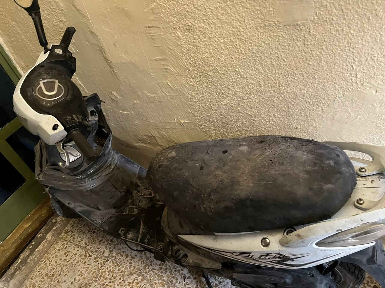 السلام عليكم
دراجه سيام كوم حديد ابيعها 
الرقم *********** او واتساب
مكان بغداد حريه ثالثه
السعر ١٢٥ وبيها مجال
