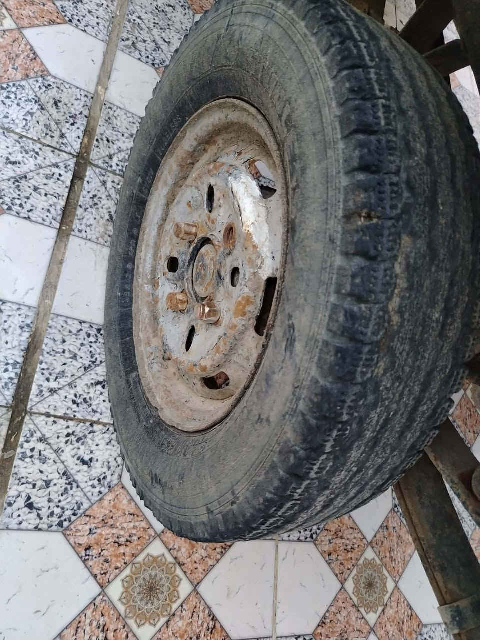 سلام عليكم محرك للبيع سعر ١٠٠ وزوج تواير سعر ٣٠ ميسان ناحيه السلام ***********
