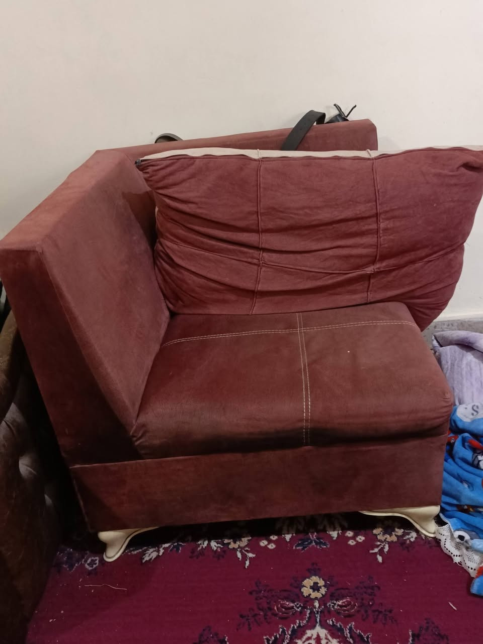 سلام عليكم للبيع. ديوان
ست مخاديد ويا 
ثلاث قطع. سعرا350.  وبي مجال جدا بسيط  
مكاني بغداد حي جهاد 
للاتصال***********
اشتريتا  بوكتها باكثر من 700الف
