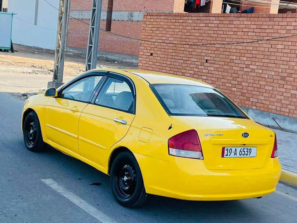 السلام عليكم للبيع كيا سبكترا مديل 2009 وارد امريكي رقم كربلاء نكليزي موصفات شاشه كامره مكينه 2000 دوش سنويه جديد مصفره هيه وغرمات السياره جديده حيل وجاهزه واي نقص مابيه كير مكينه مكفولات حداديه تخم تاير تبريد ثلج السعر 78 وبيه مجال لاستفسار اكثر لاتصال على الرقم *********** مكان السيارة ذي قار مركز كتاب الفحص داخل المنشور
