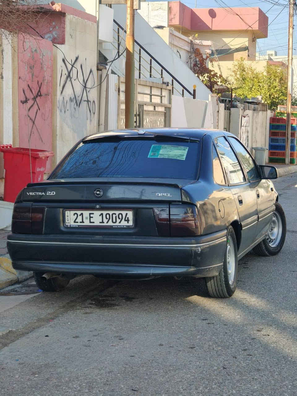 سلام عليكم
أوبل فكترا 
موديل 1993 
حجم 20 كير عادي 
كير محرك بشرط لا صرف لا بخار. جامين امامي كهرباء. صدر امامي جديد صدر خلفي جديد. دبلات 4 جديد دسكات كله جديد 4 تايرات جديد و 4 ويلات جديد. كهربايات كله شغال. منضومه لايت زينون جديد. سستم سماعات جديد. دفتر بنزين موجود. رقم سليمانيه شرط التحويل. سياره بدون اي حادث أي طخه وضربه ما بيه حتى خياس ما بيه فقط هلال واحد مصلحة شرط الفحص. 
المكان : كركوك 
سعر : 50 وبي مجال 
رقم واتساب : ***********
رقم الهاتف : ***********
