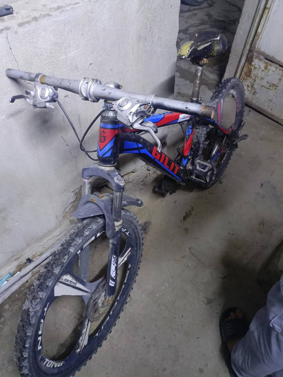 للبيع بايسكل ياباني للبيع نقصه بس بريكات قيم  بالسعر الي يرضي الله متواجد واتساب ***********
