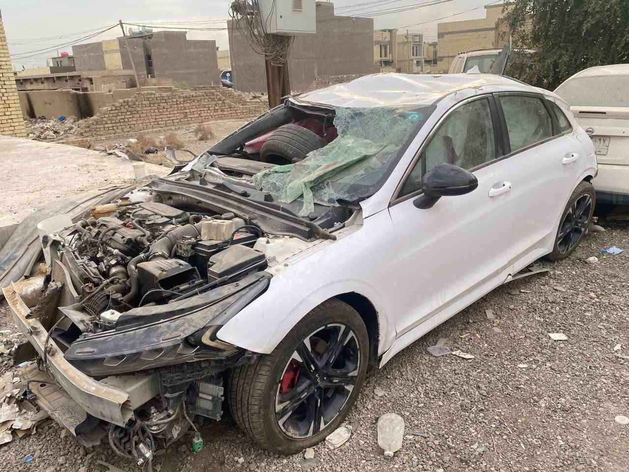 سلام عليكم خوان للبيع كي فايف موديل 24 رقم بغداد دولي سياره شغاله وتمشي وبيع على وضعها العنوان بغداد حي النصر رقم الهاتف ***********
