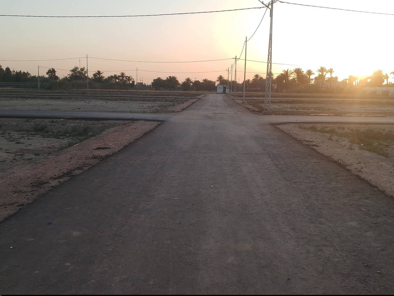 قطع سكنيه للبيع مع جميع الخدمات ماء وكهرباء وتبليط المساحة 400و اكو 200 و اقل الموقع حي المهندسين النموذجي قرب مستشفى الامام علي السعر خاص الاستفسار على الهاتف ***********      ***********واكو واتساب
