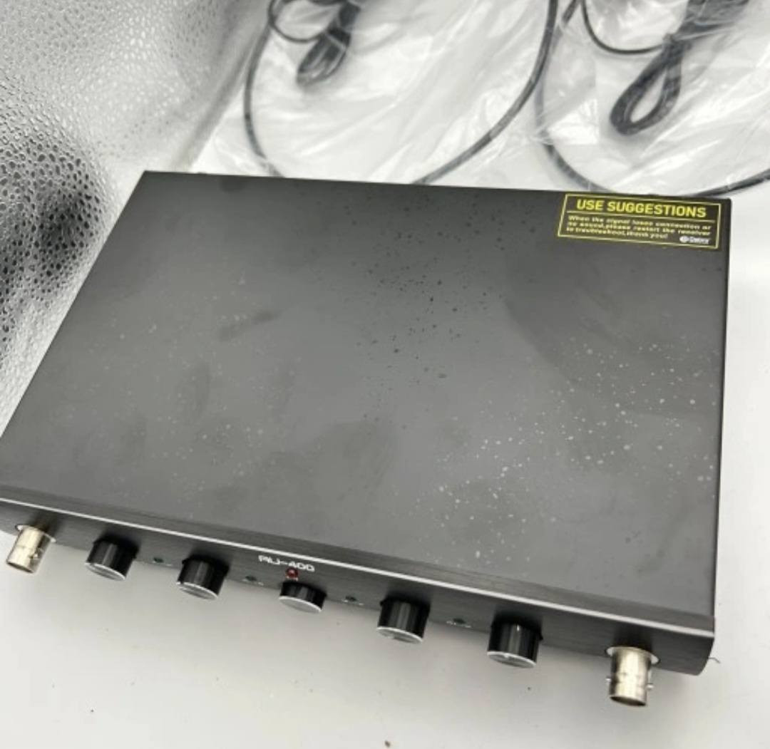 سلام عليكم ورحمة الله وبركاته 
من رخصة الادمن متوفر مايك مع مكسر كامل ملحقات مع جهاز صوتيات 
جهاز هو عبارة عن وحدة استقبال لنظام ميكروفون لاسلكي متعدد القنوات. 
النوع: جهاز استقبال ميكروفون لاسلكي UHF (تردد فائق الارتفاع).
عدد القنوات: يدعم هذا الطراز عادةً 4 قنوات ميكروفون مستقلة.
الاستخدام: مصمم للاستخدام في الكاريوكي، الحفلات، والمناسبات العامة لضمان صوت واضح وقوي.
المميزات: يأتي بهيكل معدني متين لاستخدام طويل الأمد ومزود بدوائر تحكم لتقليل الضوضاء وتحسين جودة الإشارة.
يوجد توصيل ٥ الف


**إذا كنت صاحب هذا الإعلان وتريد حذفه لأي سبب، رجاءا أرسل رسالة إلى الدعم الفني**