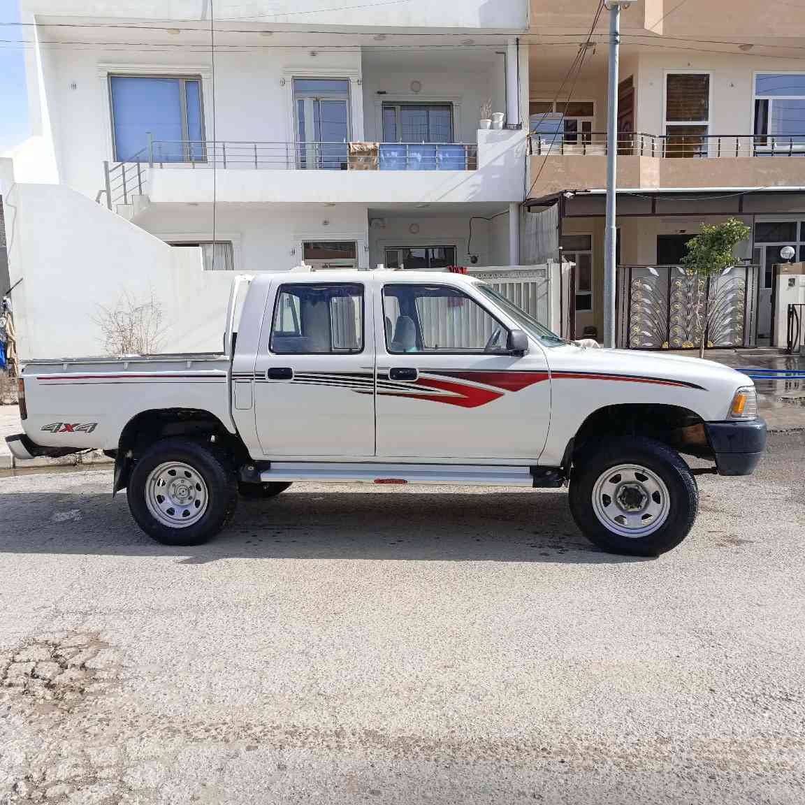 پیکاب توێتا toyota ١٩٩٥ سەیارەیەکی جوان و تون و تۆڵ و ئاڕمە و دەبڵ ئەکسل 
***********
*********** السليمانية, العراق
