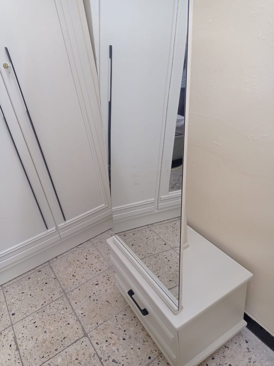 غرفه الداخل صاج والخارج تركي صارلها يومين العنوان بغداد الكاضميه للاستفسار واتساب ***********
