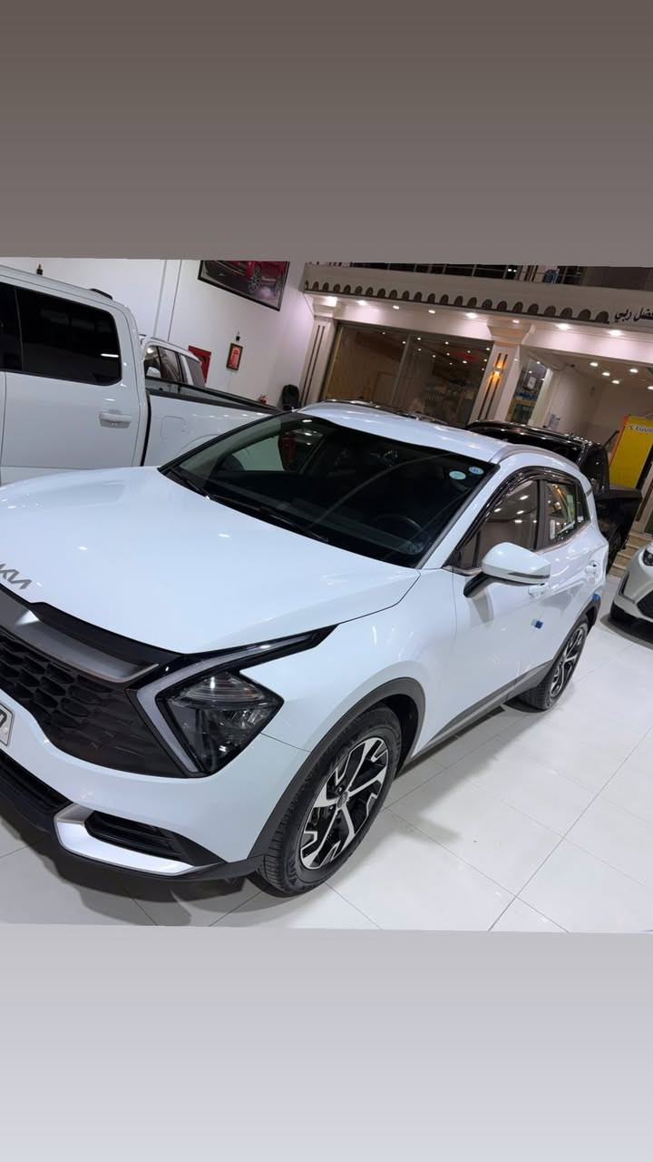 السلام وعليكم
كيا سبورتج 2023 

ماشيه 11 مايل 

محرك 2000 دوش 

السياره كفاله عامه بدون صبغ 

-بصمتين + تشغيل

-شاحن لاسلكي 

-اوتو هولد 

-انضمه قياده درايف مود 

-نضام منحذرات صعود نزول
-شاشه كار بلي 
-هاند بريك الكتروني دكمه 

-حساسات اماميه + خلفيه 

-كامره خلفيه

-قطعتين تبريد 

-لايت زنون LED
-كشافات زنون 
-بك لايت LED
-ويل كب 19 مروحه المرغوب انسه الطسه
-شفتات استيرن

-رادار جانبيه 
-مري تدفئة
-مثبت سرعه 
-نضام مانع انزلاق
-نضام نزول منحدارت
-اشاير مري وكهربائية 

الاستفسار ***********
