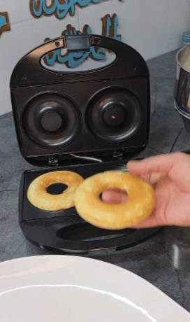 سر السعادة في قرمشة دافئة! 🍩✨
يا مامي.. كم مرة طلبوا منك الأولاد دونات من برة، وكنتِ تحاتين الزيوت والمواد الحافظة؟ 🤦‍♀️
اليوم جبنا لك الحل السحري اللي بيفرح قلوبهم ويطمن قلبك!
مع جهاز صانع الدونات المنزلي، صرتِ أنتِ الشيف:
🕒 في دقائق معدودة: دونات هشة، خفيفة، ومخبوزة بكل حب.
🛑 بدون نقطة زيت واحدة: صحية وخفيفة على معدة أطفالك.
👩‍👦 شاركي أطفالك المتعة: خليهم يساعدونك في التزيين بالشوكولاتة والفارمسيل، واصنعي معهم ذكريات ما تنسى بسعر 24 الف دينار والأول 3 طلبات توصيل مجاني لكل محافظات عراقنا عزيز 🌹 سارعوا بل حجز


**إذا كنت صاحب هذا الإعلان وتريد حذفه لأي سبب، رجاءا أرسل رسالة إلى الدعم الفني**