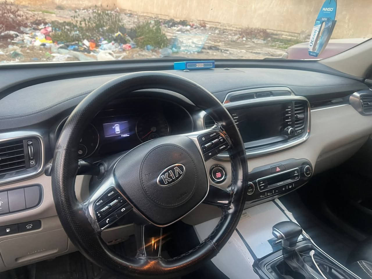 السلام عليكم 
كيا سورنتو موديل 2020 مواصفات نص فول السيارة نظيفة و خالية من كلشي من الصبغ و البارد و التبديل مكان السيارة زيونة 
للاتصال ***********
