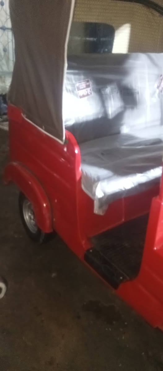 السلام عليكم تكتك زيل مديل 18للبيع اوراق مكتب حسين بسمي شرط احله من الصوره  كهربائيات كله شغاله مكينه مكفوله مال بجاج 20 مكفوله لا تنقيص ولا تبخير تخم تايرات جديد دوشمه جديده باتري جديد مابيه قطرت خياس  التكتك بس كشر ازيل الباقي كله باجاج حته الكهربائيات بجاج مكانه كربلاء ***********السعر 2800 وبيه مجال
