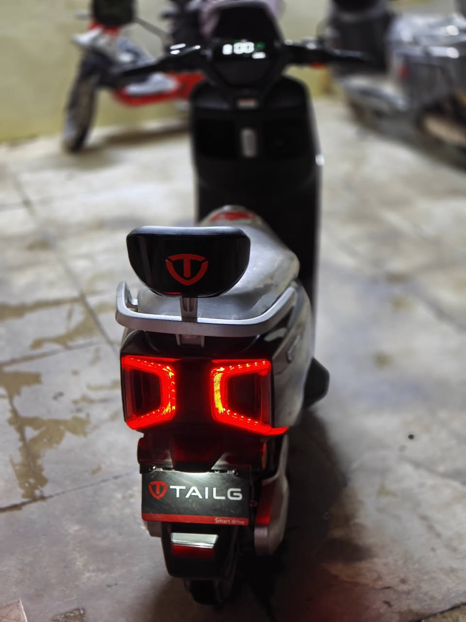 ماطور تيسلا tallgpwer
للبيع فقط
نضافه 90%
كهربائيات شغالة 
بريكات شغالة 
شاحنه الماطور الاصلية 
سرعه حقيقه 52
6 بطاريات +2 احتياط داخل لماطور
نوع5100
ما ابالي سعر طب خاص ونتفاهم


**إذا كنت صاحب هذا الإعلان وتريد حذفه لأي سبب، رجاءا أرسل رسالة إلى الدعم الفني**