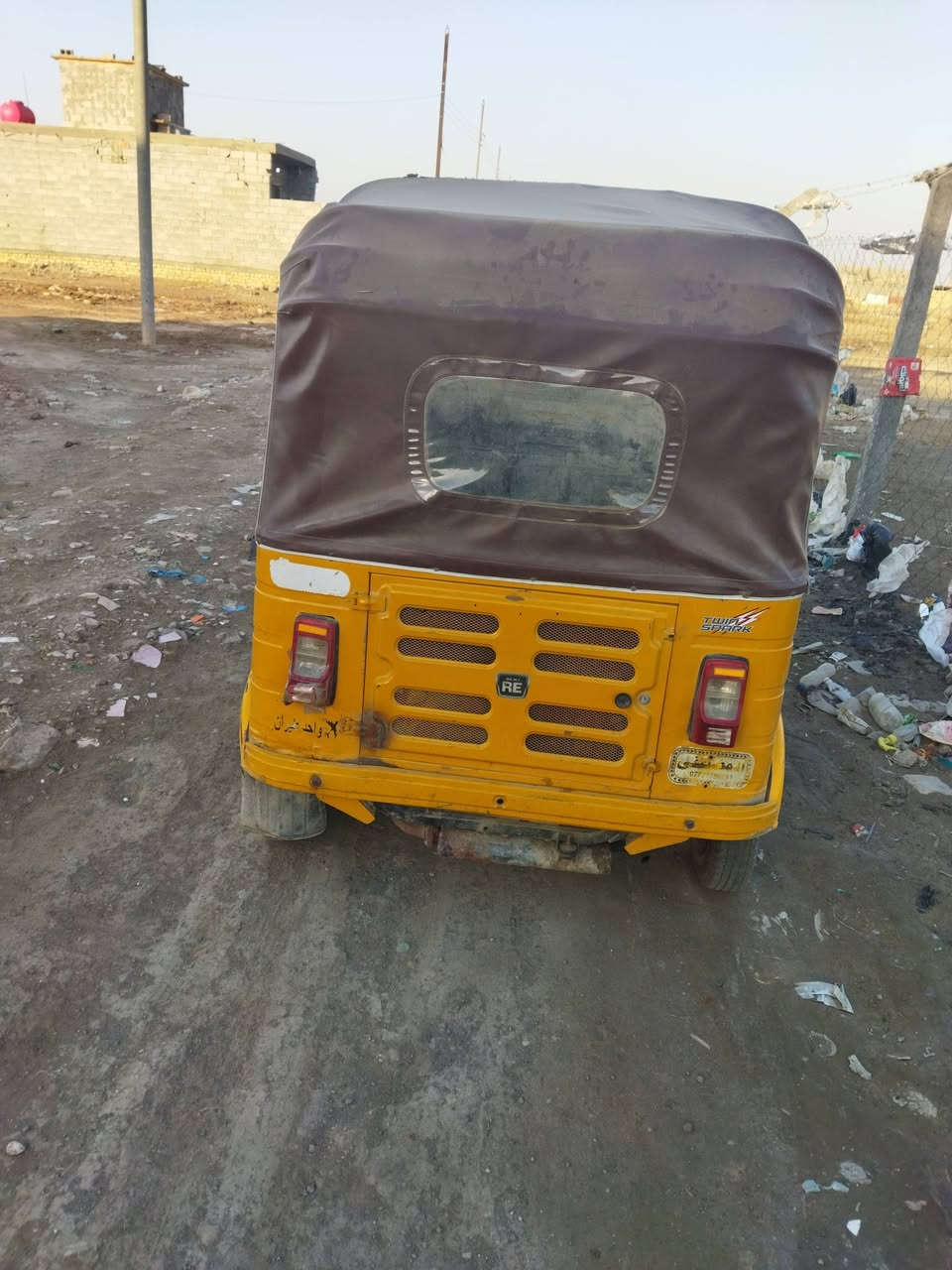 تتك للبيع عشرين شهر العاشر عنوان سبع قصور شارع  سعر ٦٥٠٠ رقم وسنويا تحويل ثاني يوم شراي تصل ***********
