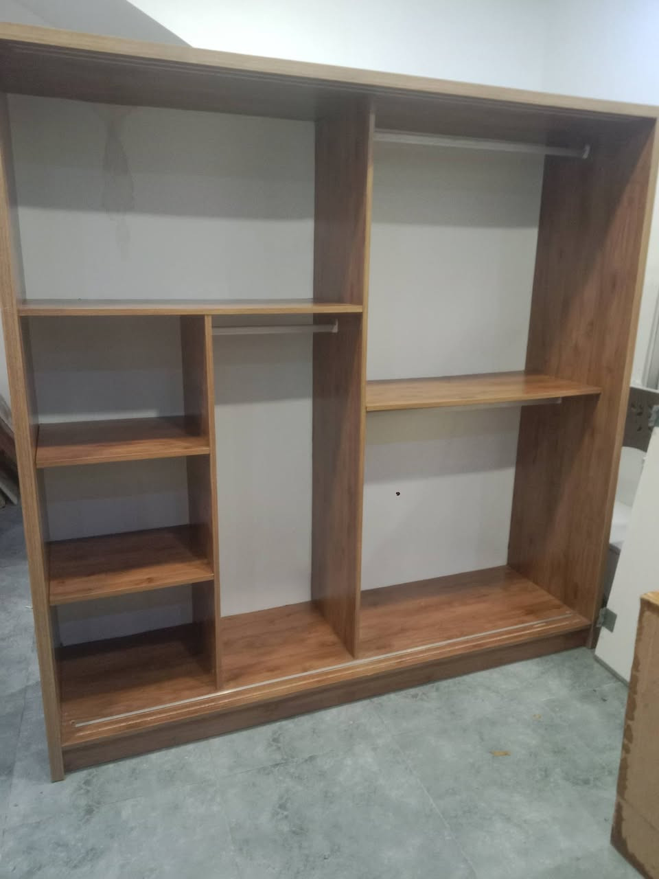 غرفة نوم 5 قطع للبيع مع شد ونقل ودوشك سعر 350 للتواصل ***********
