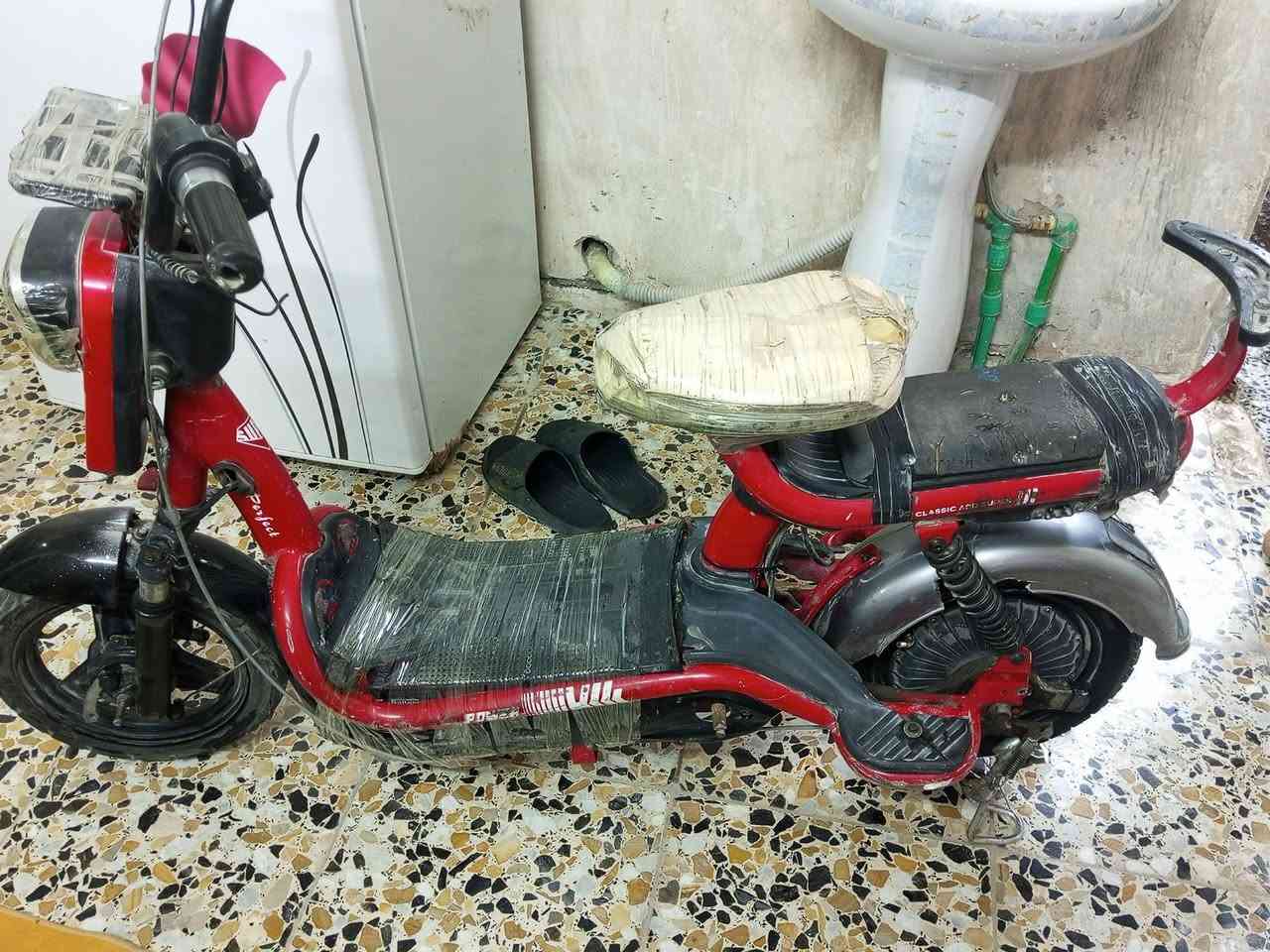 دراجه شحن للبيع مستعمله حجم14شغاله تمشي بطارياتهه كلش نضيفات صار شهرين امبدلينهن عنوان الشعب حي البساتين  مقابل المحكمه  رقم ***********  سعر 170
