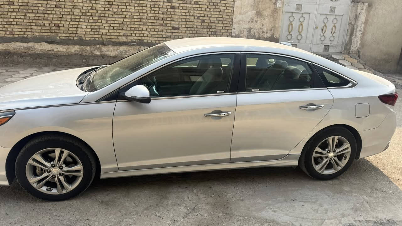 سوناتا موديل 18 
وارد امريكي 
محرك 2400 GDI 
ماشيه 84 mil
نص فول 
رادار بالمري 
شاشه جبيره ابل كاربلاي 
كامره خلفيه 
بصمة تشغيل وبصمة ابواب 
حادث وسونار موضح بالصور 
صبغ نص الجاملغ الخلفي والباب 
وبارد بسيط بجاملغ الامامي جهة الصدر واضح بالصور 
السياره كلها ليبل واحد بدون ايرباك 
كير محرك حداديه تبريد كله مكفول 
السعر 145بيها مجال قليل 
رقم بغداد باسمي سنويه جديده 
مكانها ميسان العماره / بغداد بسمايه وحسب الاتفاق وي المشتري 
للاستفسار ***********
