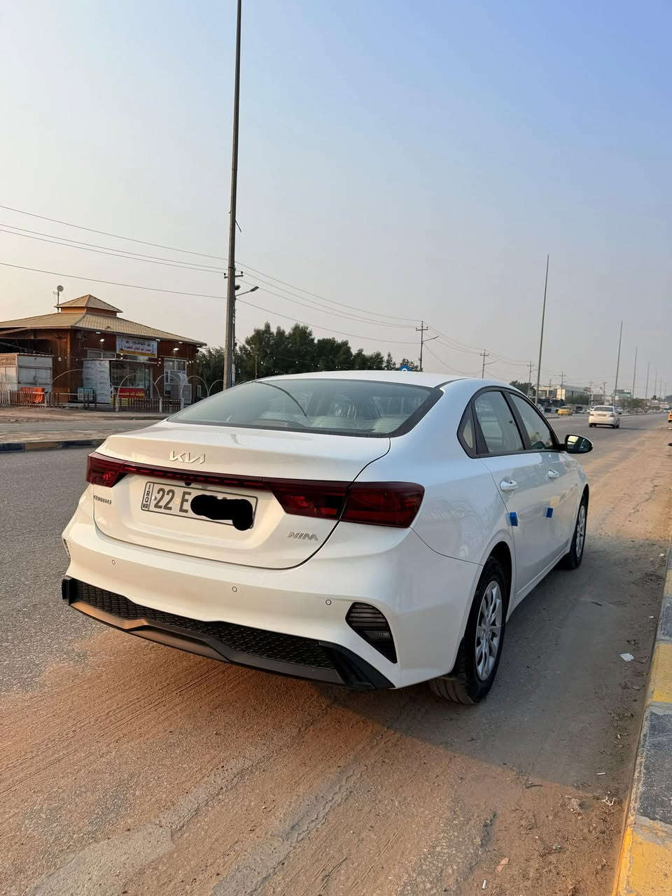 السلام عليكم كيا سيراتو موديل 2024 
رقم اربيل بسم شركه 
كفاله عامه 
محرك 1600
ماشيه 25 سياره جديده 
مواصفات 
داخل لونين 
دبل لد 
حساسات خلفيه 
كامره دواره
شاشة 
قطعتين تبريد 
مانع انزلاق 
حساس ضغط الإطار 
الاستفسار 
‏‪***********‬‏
مكان سياره النجف
