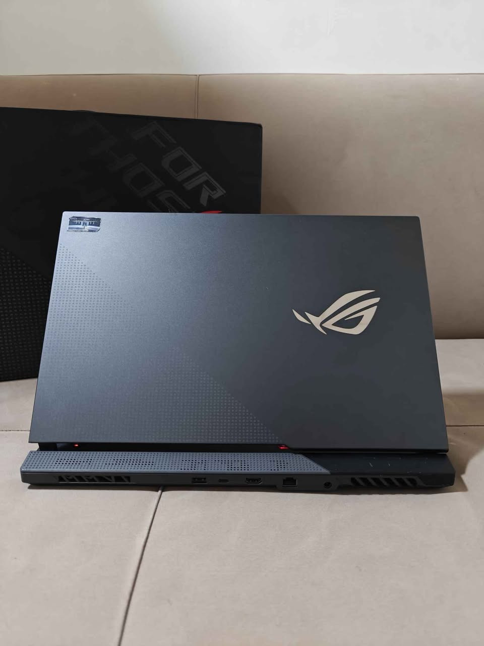 Asus Rog Strix G17 دێوەزمە شاشە گەورەکەی ئەسۆس! 👹💻

برا ئەگەر حەزت لە شاشەی گەورە و تەقینەوەی فریمەکانە لە ناو یارییدا، ئەم Asus Rogـە بێ وێنەیە. خاوەنی شاشەیەکی گەورەی ١٧.٣ ئینجە کە ئەزموونێکی تەواو جیاوازت پێ دەدات لە گەیمین و دیزایندا، لەگەڵ کارت شاشەی RTX 3060 کە هێزی واتەکەی بەرزکراوەتەوە بۆ 130 Watt بۆ ئەوەی بەرزترین کارایی بەدەست بهێنیت! 🚀⚡

مواساتەکەی لێرە بە کورتی نوسراوە: 🛠️
▫️ CPU: AMD Ryzen 7 5800H (8 Cores / 16 Threads) 🌪️ (موقابیلی Intel Core i7-11800H)
▫️ GPU: RTX 3060 6GB 🔥 (بێ منەت بە هێزی 130 Watt بۆ قورسترین یاری و ڕەندەر)
▫️ RAM: 16GB DDR4 3200MHz ⚡
▫️ SSD: 512GB NVMe SSD 💾
▫️ Screen: 17.3" FHD 144Hz 📺✨ (شاشەیەکی ئێجگار گەورە و ناوازە)
ئامێرێکی زۆر بەهێز و جێگیرە، بەشەرت و بە مەرجی تاقیکردنەوە دەدرێت.
💵 نرخ: [لێرە نرخەکە بنوسە]
لابتوب القيمنق الخارق Asus Rog Strix G17 بشاشة عملاقة! 👹💻
للبيع وحش أسوس الغني عن التعريف، يتميز بشاشة عملاقة حجم 17.3 انش وبتردد 144Hz لتجربة ألعاب ومشاهدة خرافية. الجهاز يجي بكارت شاشة RTX 3060 وبقوة كاملة 130 Watt ليعطيك أعلى أداء ممكن بالفريمات وبدون أي تعليق، بالإضافة لمعالج Ryzen 7 القوي جداً للألعاب والبرامج الهندسية. الجهاز مكفول وبشرط الفحص والنظافة.
السعر: [1250,000] 💵

🚕 گەیاندنی خێرا بۆ هەموو شوێنێک بەردەستە / يوجد توصيل سريع لكافة المحافظات 🚚
بۆ کڕین و زانیاری زیاتر نامە بنێرە یان پەیوەندی بکە / للاستفسار وتفاصيل أكثر تواصلوا معنا: 📞

تیلیگرام: @Dyarysabr
*********** 📲
*********** 📲 حلبجة, السليمانية
