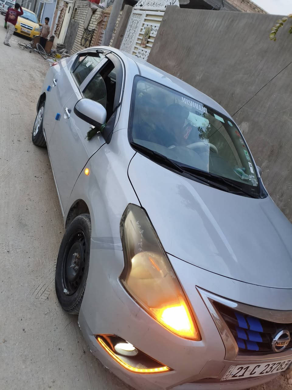 نيسان صني موديل 2015 مكفولة من الحادث والشواصي نظيفة بيها بارد بالجاملغ الامامي 
محرك جديد ستوني شادة كير حدادية نظافة 80 بالـ100 سيارة ناعمة مال جناي رقم سليمانية انكليزي بأسمي تريد تحويل تريد وكالة رقمي *********** والسعر 85 وبيها مجال بسيط المكان النجف حي ميسان
