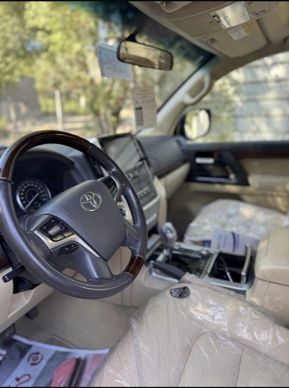 السلام عليكم
لاندكروز 2017برريم اصل  اصل فول 1/1 السياره جديده لوك 
مكفوله كفاله عامه ماشيه97 الف 
عدتهه سبيرهه غراضهه كلهن مامستخدمات 
فتحه سلايت 
زراك لايت لايت زنون 
5 كامرات 
كشنات جلد اصلي كريمي 
دبل كشن كهرباء كشن السائق 3 دكم
8 ايرباك 
طفايه
تشغيل عن بعد 
شاشه كبيره 
دبل ماوس 
فول تحكم
7 راكب 
3 قطع تبريد 
محرك 6 سلندر 4000
فورويل دفع رباعي 
حساس اصلي 
ويل 18 تخم تاير جديد وسبير منازل.
السياره بشرط محرك كير صدر كلهه بعدهه عل وضع الشركه 
مكان السياره بغداد 
رقمي***********
