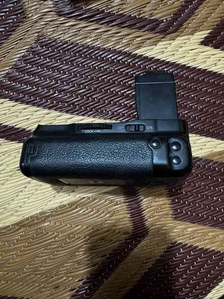 السلام عليكم 
كامره كانون D700
وياها كراب بطاريات وبطاريات ثنين حتياط 
وعدسه 75—300 ومال سحب صور وشاحنه وجنطه 
السعر خاص أو الاتصال على الرقم ***********
